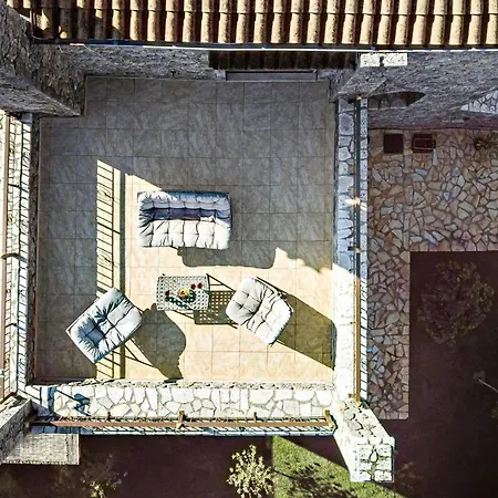Filia Stone Γουβιά